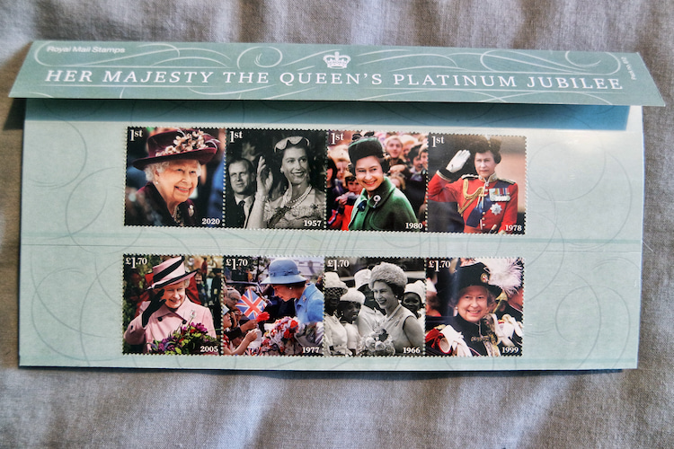 Her Majesty The Queen's Platinum Jubilee Stamp Presentation,伊莉莎白二世登基白金禧紀念郵票