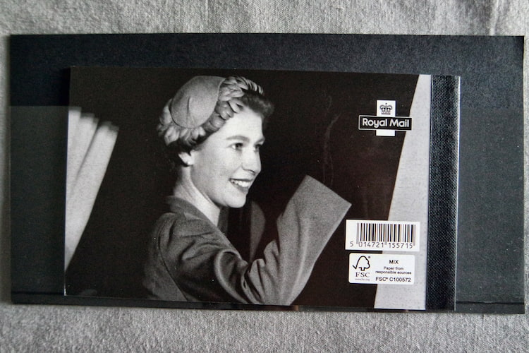 Her Majesty The Queen's Platinum Jubilee Prestige Stamp Book,伊莉莎白二世登基白金禧紀念郵票小冊