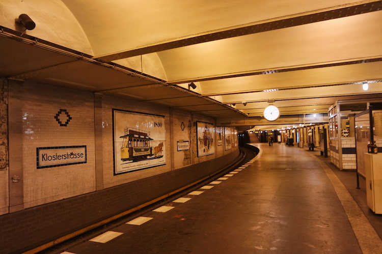 克勞斯特拉斯地鐵站(U-Bahnhof Klosterstraße)