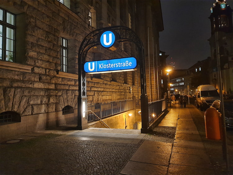 克勞斯特拉斯地鐵站(U-Bahnhof Klosterstraße)