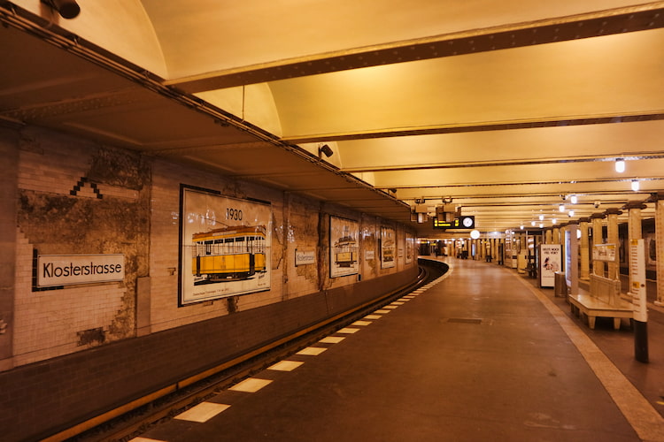 克勞斯特拉斯地鐵站(U-Bahnhof Klosterstraße)